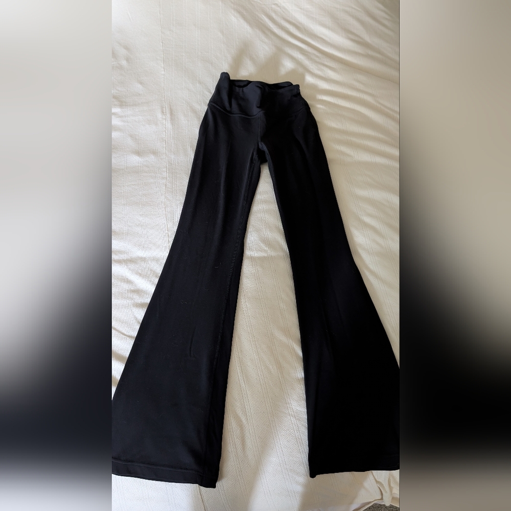Lululemon Groove Nulu Super-High-Rise Flared Pant in Black Size 6